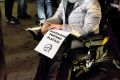 Protest osebnih asistentk in asistentov za višje plače 