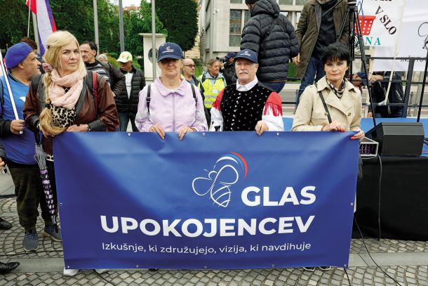 Redni mesečni protest stranke Glas upokojencev proti vsem in vsemu 
