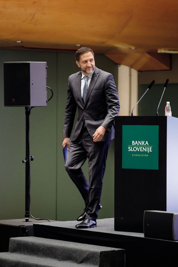 Minister za finance Klemen Boštjančič, ki ima nekaj premoženja shranjenega v kriptovalutah 