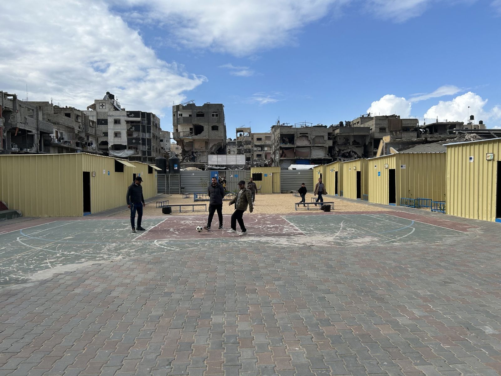 Združeni narodi opozarjajo /  Humanitarna pomoč še ni dosegla prebivalcev Gaze