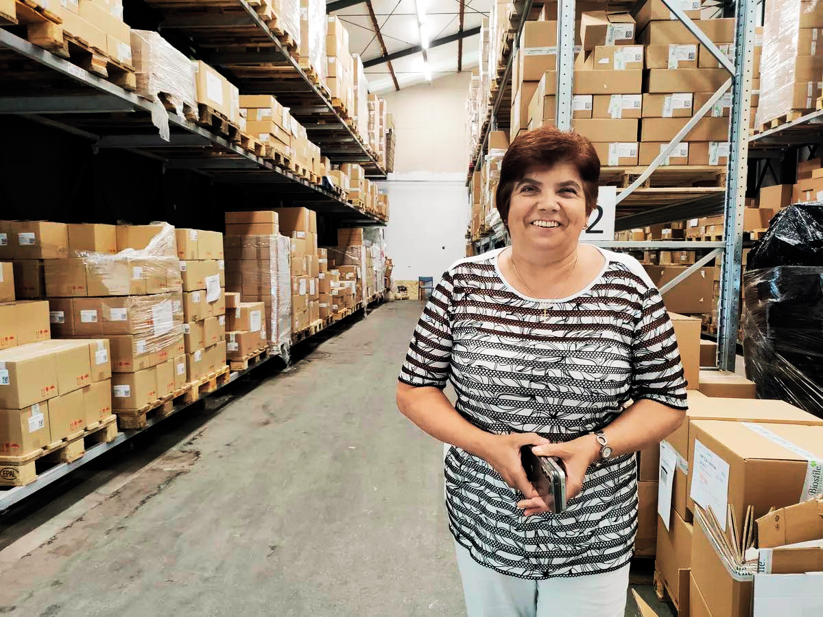 Herta Kosmina v enem od skladišč podjetja Biostile /