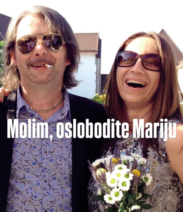 Profesorica in sociologinja Marija Vasić z Magnificom, enim izmed mnogih, ki so zahtevali njeno izpustitev. 