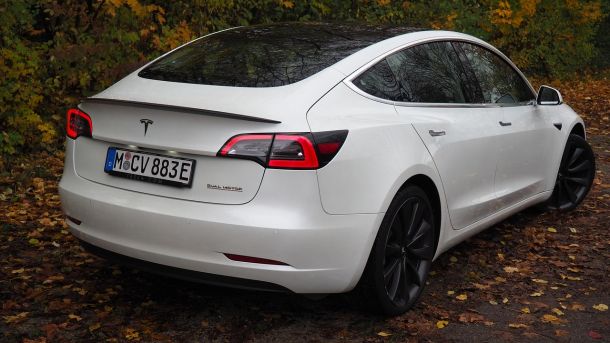 Kljub Teslinim težavam se je prodaja električnih vozil v EU aprila okrepila za dobro tretjino