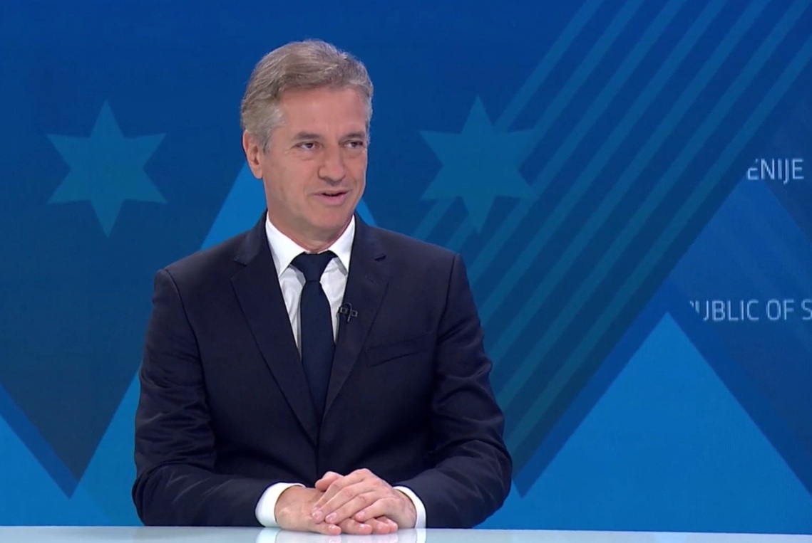 Golob /  »Opravičujem se umetnikom, ki so bili zlorabljeni za politično obračunavanje s strani SDS«