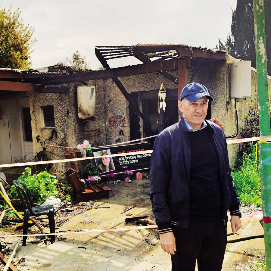 Janša februarja 2024 v kibucu Kfar Aza, ki so ga 7. oktobra 2023 napadli pripadniki Hamasa.