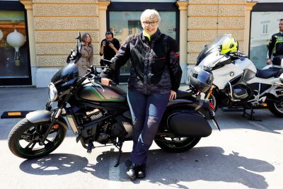 Born to be wild: predsednica republike Nataša Pirc Musar se je s svojim motorjem udeležila vseslovenskega srečanja motoristk. 