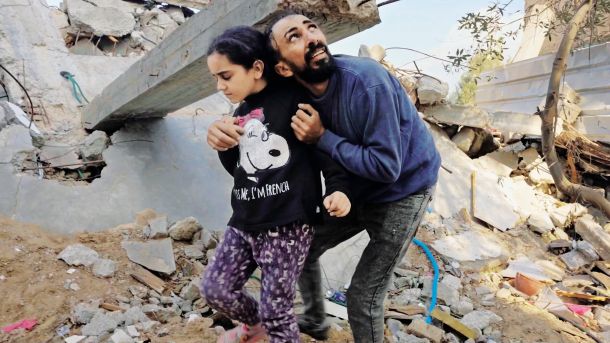 Filmčki v pretresljivem palestinskem omnibusu Iz ničelne točke so razglednice iz pekla. Vinjete s prizorišča genocida.