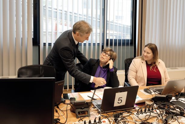 Obisk predsednika vlade v vladnem klicnem centru 114 