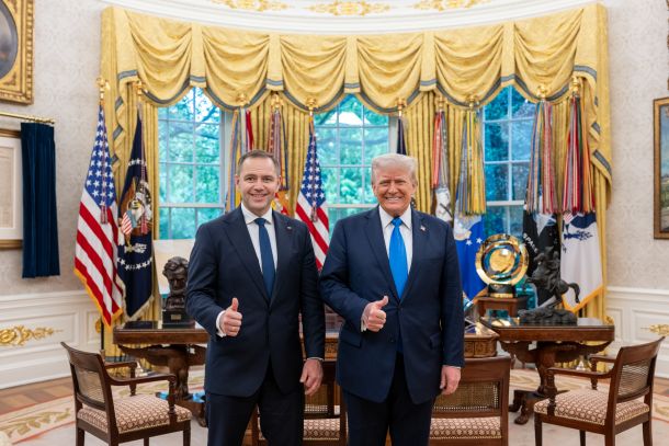 Ameriški predsednik Donald Trump in novoizvoljeni poljski predsednik Karol Nawrocki v Beli hiši, 1. maja