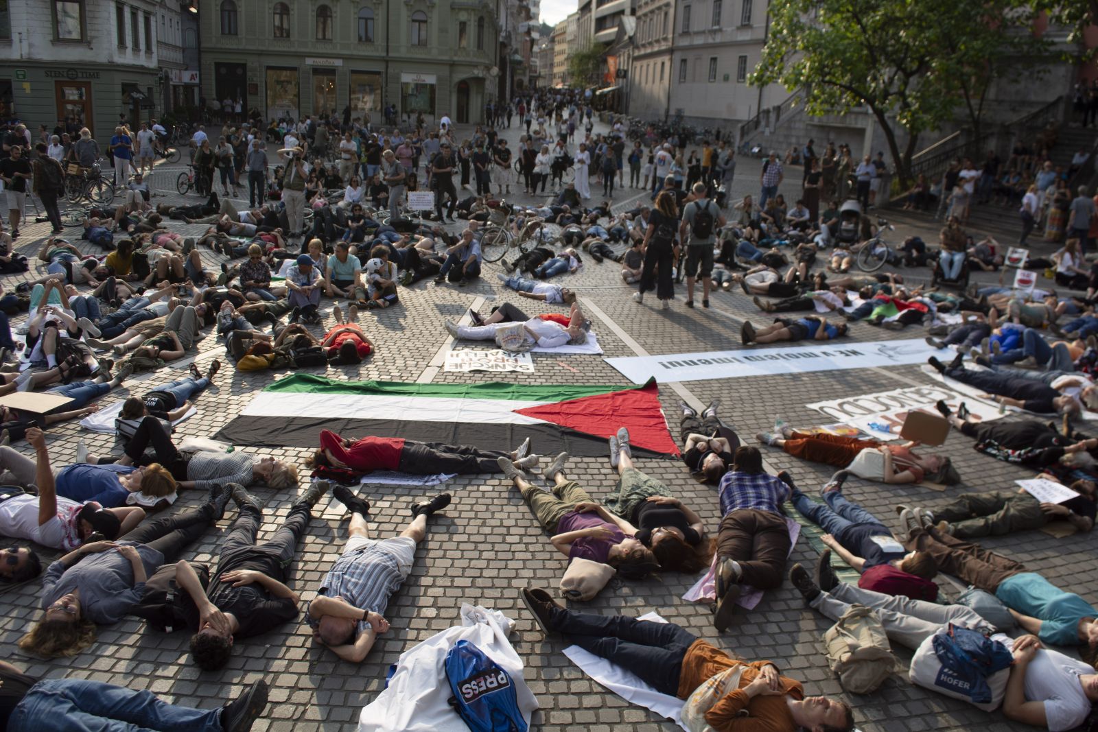 Prešernov trg danes v času protesta za Palestino