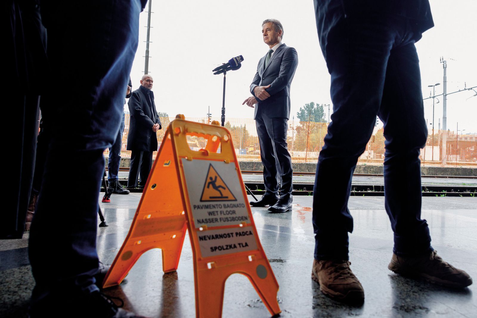 Predsednik vlade Robert Golob ob začetku gradnje nove železniške postaje v Ljubljani oktobra 2024