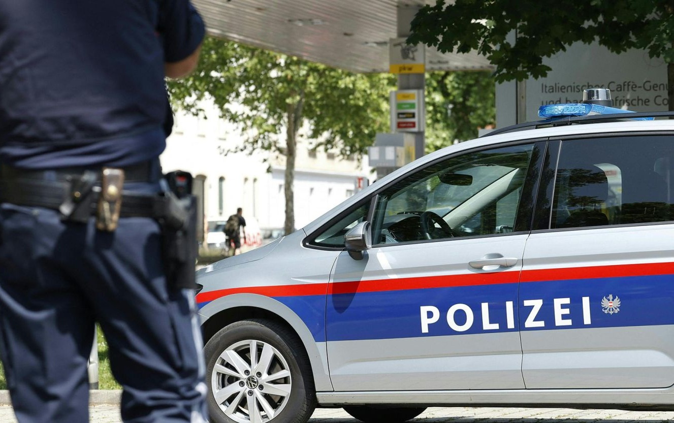 Streljanje na šoli v Gradcu /  »Tudi v tem delu Evrope nismo imuni«