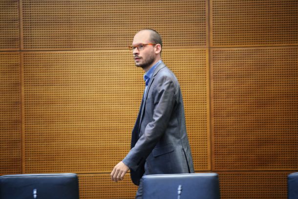 »Treba je vlagati v ljudi, ne pa v orožje«