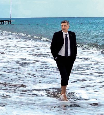Sošolka Boruta Pahorja ima včasih vtis, da Borut hodi po vodi.