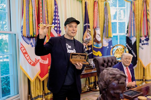 Elon Musk je od Donalda Trumpa za darilo ob odhodu dobil zlati ključ 