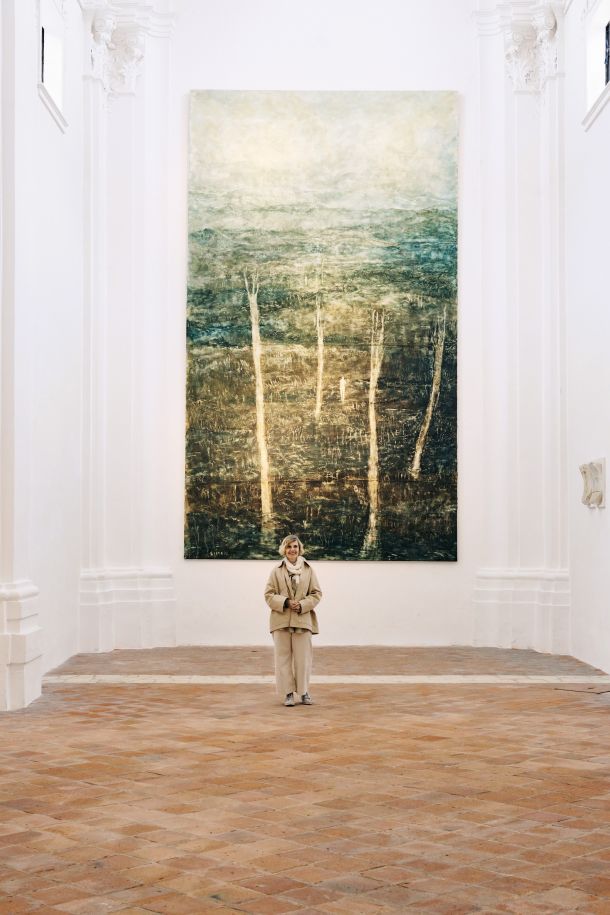 Apolonija Simon je v prezbiterij samostanske cerkve, kjer je nekoč stal glavni oltar, postavila monumentalno sliko krajine, ki v višino meri sedem metrov, v širino pa štiri.