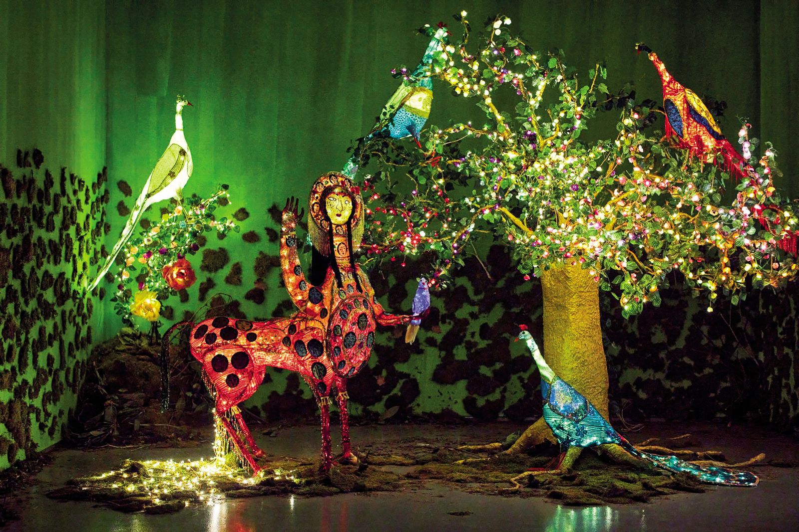 Instalacija turške feministične umetnice Canan v štirih sobah Mednarodnega grafičnega likovnega centra skuša v obiskovalcu zbuditi občutek lastne vrednosti.