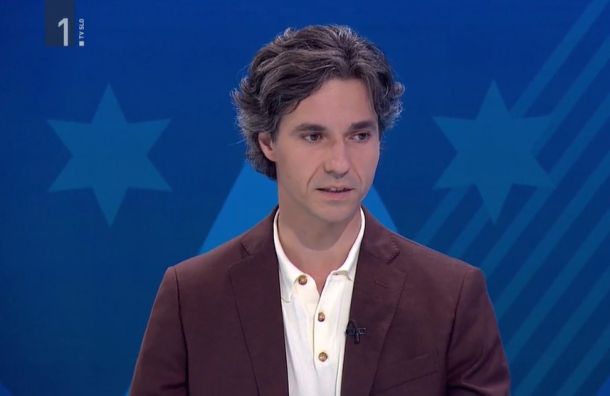 Luka Mesec v oddaji Politično 