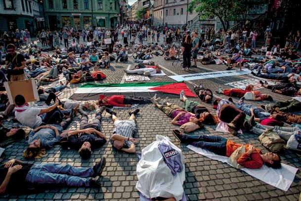 Zahtevamo sankcije zoper Izrael na Prešernovem trgu v Ljubljani. 5. junij 2025 
