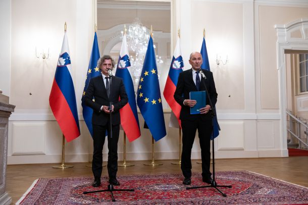 Anketa / Kako velik je razkorak med Janševo SDS in Golobovo Svobodo?