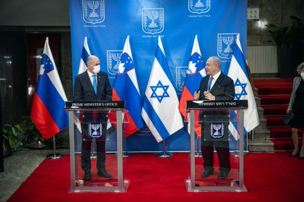 Janez Janša in izraelski premier Benjamin Netanjahu med srečanjem v času pandemije koronavirusa