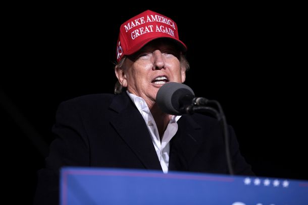 Ameriški predsednik Donald Trump je svoj zloglasni slogan Make America Great Again (MAGA) prilagodil v Make Iran Great Again (MIGA)
