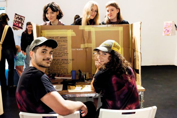Mimogrede pomembno, razstava študentk_ov ALUO; Kalina Naskovski Perne & Kristian Župan, kolektiv BRAVO, Klara Kracina, Vita Eva Wesseisen, Galerija Alkatraz, LJ 