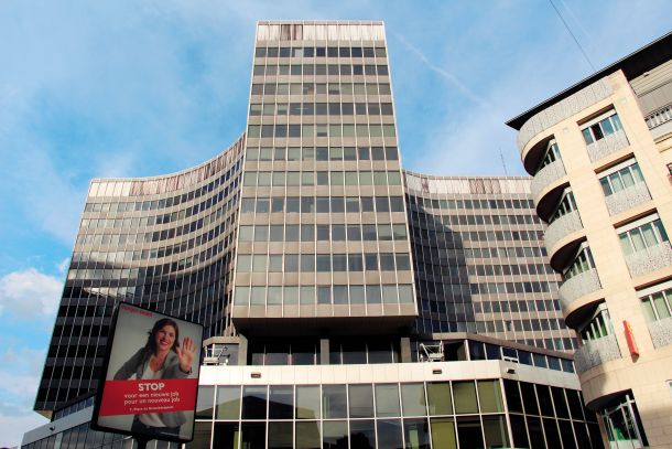 Centre Monnaie, poslovna stavba v središču Bruslja, ki se trenutno prenavlja, po koncu pa bodo v njej tudi stanovanja. 