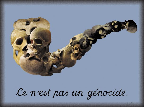 »To ni genocid.« Oblikovanje Radovan Jenko. Lobanje, izdelane na UL ALUO, Oddelku vizualnih komunikacij, pri predmetu Kiparstvo 2, mentor: doc. mag. Boštjan Drinovec.