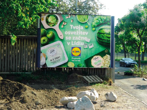 Politično ustrezen plakat (slikano v petek, 13. junija)