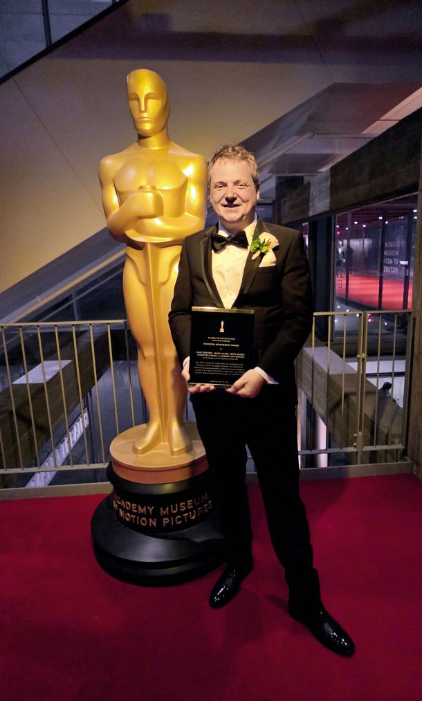 Jernej Barbič na letošnji podelitvi »tehničnih oskarjev« oziroma nagrad SciTech Academy Award, ki jih, tako kot oskarje, podeljuje Ameriška filmska akademija.
