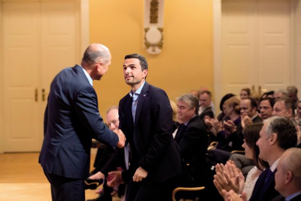 Deus ex machina: Janez Janša in Matej Tonin leta 2018, ko je Matej postal predsednik stranke namesto Ljudmile Novak 