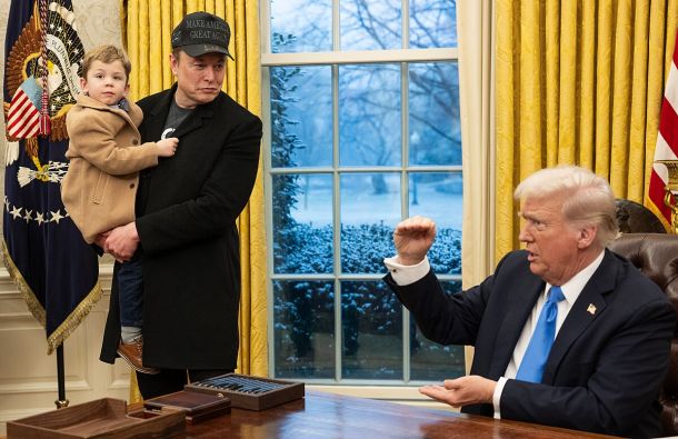 Elona Musk in Donald Trump na novinarski konferenci v Beli hiši, ko sta še sodelovala 