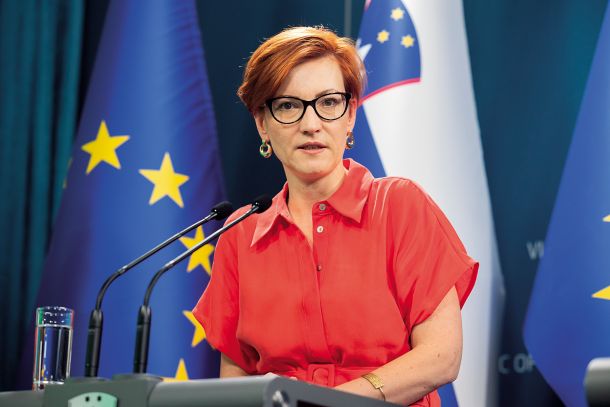 Ministrica za kulturo Asta Vrečko