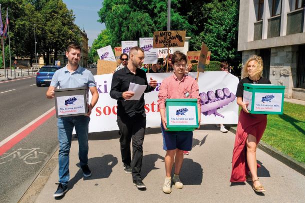 Stranka Mi, socialisti Mihe Kordiša je zbrala več kot 5000 podpisov za razpis referenduma o povečanju vojaških izdatkov. 