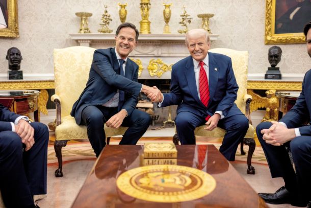 Brata v orožju: Mark Rutte in Donald Trump 
