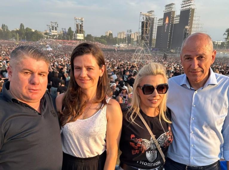 Na koncertu Thompsona tudi Janez Janša