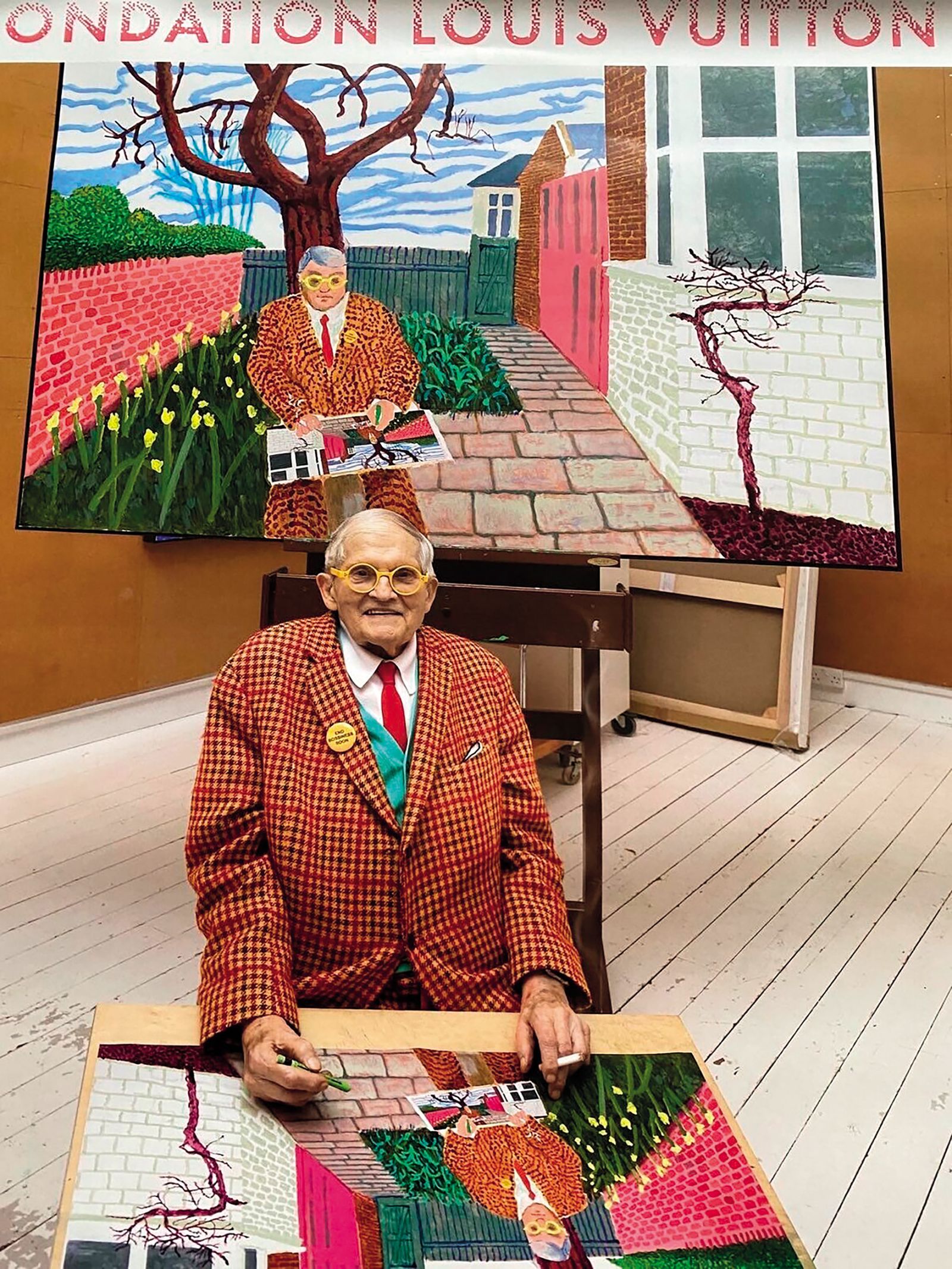 David Hockney je na sliki Predstava v predstavi v predstavi in jaz s cigareto (2025) upodobil tudi sebe med ustvarjanjem tega dela. Na pariški razstavi je poziral v isti obleki in v enakem položaju, v kakršnih je na sliki.