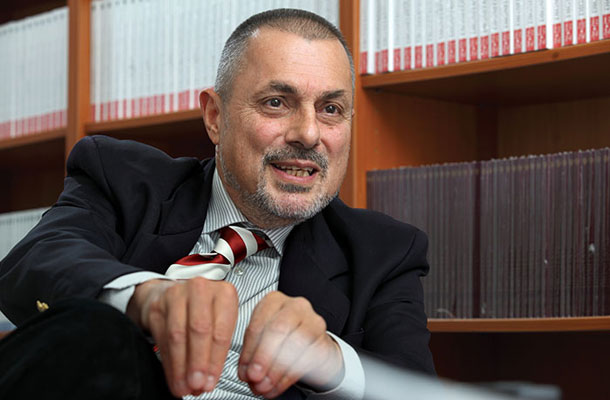 Dr. Peter Jambrek