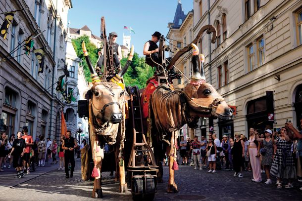 Cie. Paris Benares (Fra): Sveti kravi, LJ,  Festival Ana Desetnica 2025 