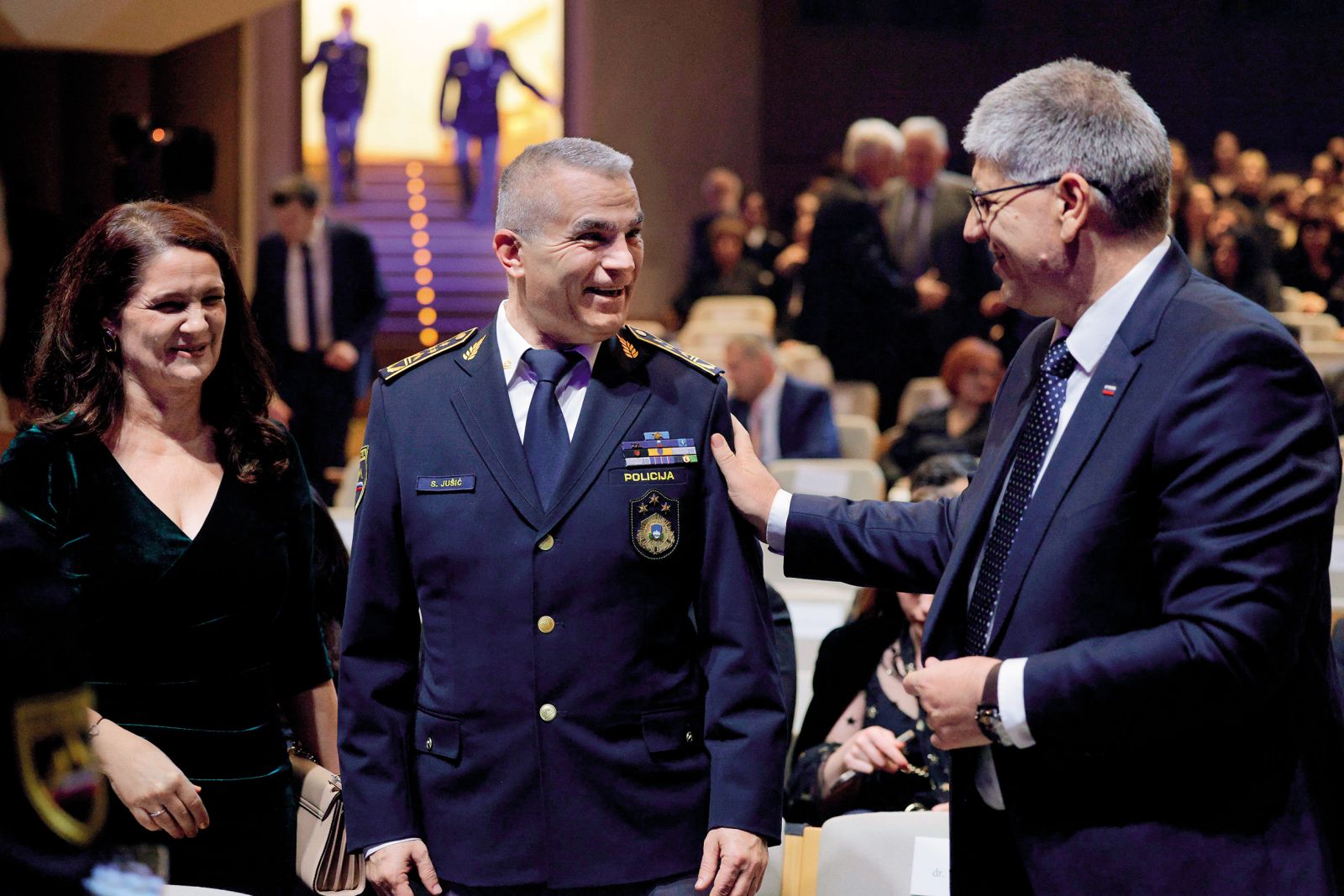 Sproščena generalni direktor policije Senad Jušić in notranji minister Boštjan Poklukar na nedavni proslavi ob dnevu samostojnosti in enotnosti