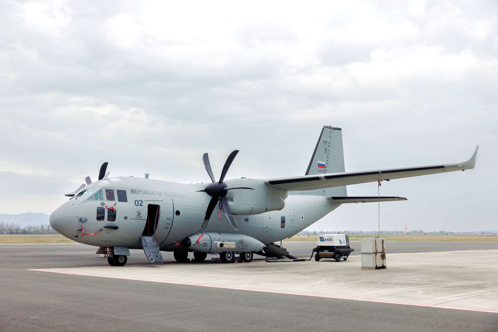 Vojska ima dve transportni letali Spartan, ki pa nikakor nista v zraku dovolj časa, da bi bil nakup rentabilen.