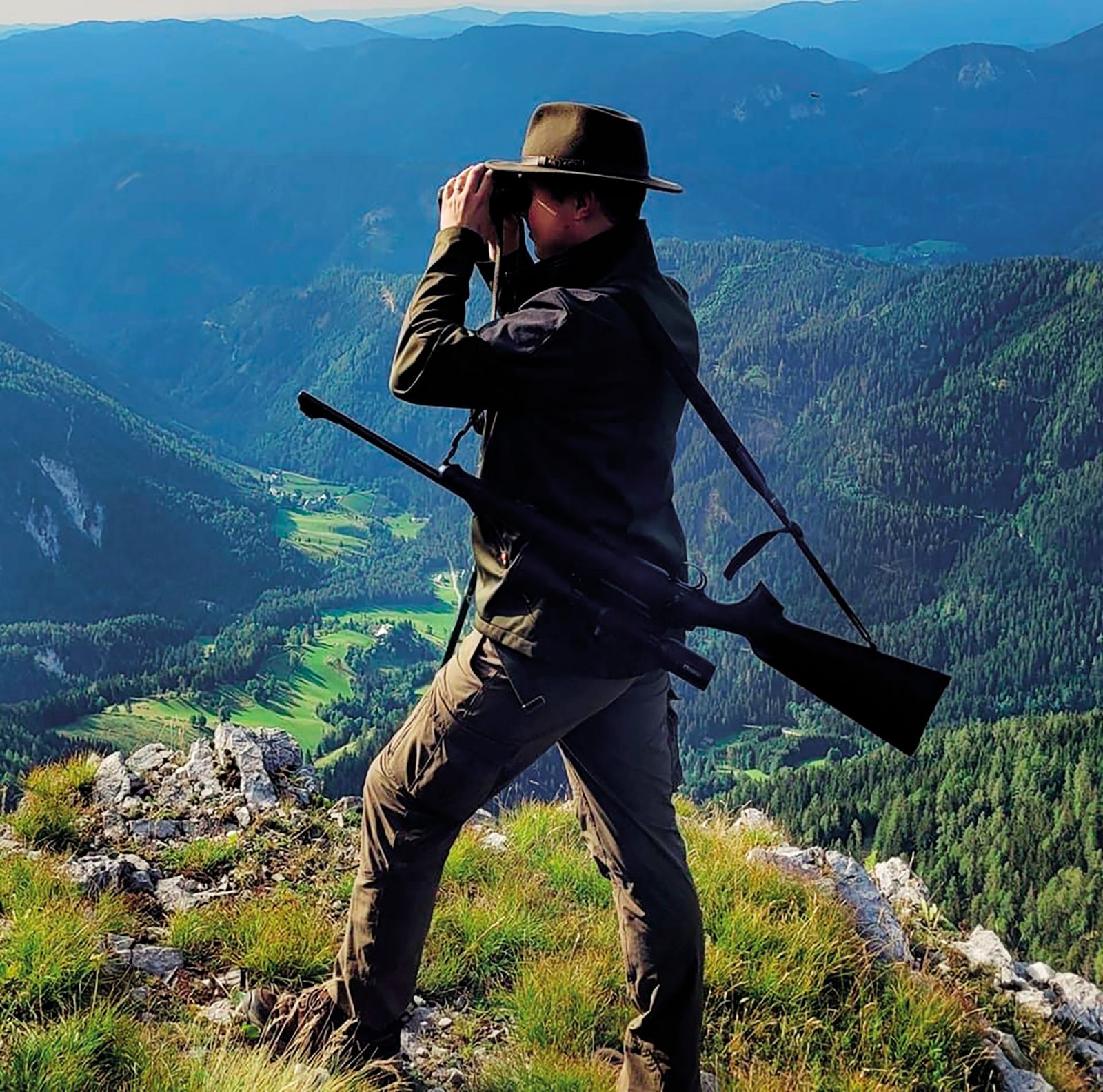 Poslanec Žan Mahnič je s svojimi sporočili dokazal, da orožnega lista nima le zaradi lova na živali.