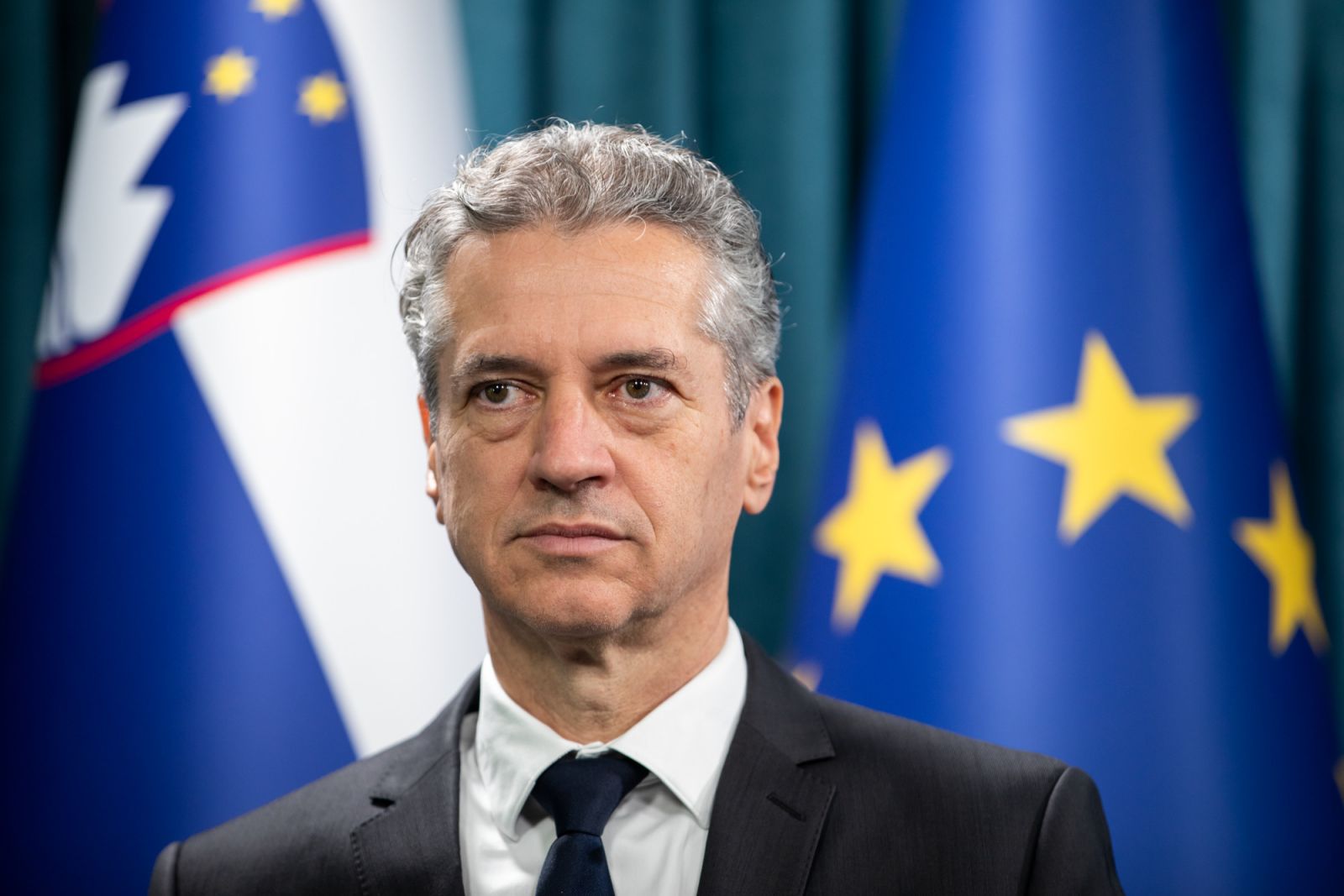 Za vse je kriva naša vlada, še vremena ne obvlada!