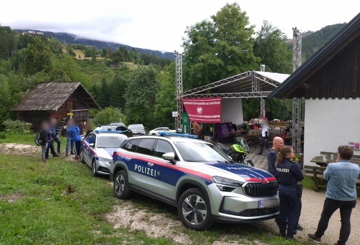Sporno policijsko racijo na antifašističnem taboru bo obravnavala posebna komisija