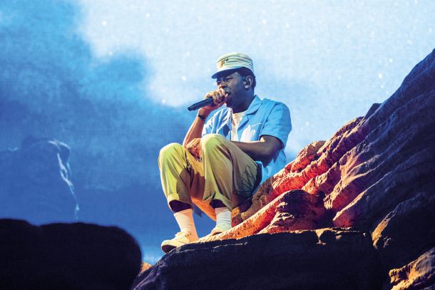 Tylerjev album presenečenja je zabavljaški direndaj, ki kliče po tem, da gumb za glasnost navijemo do enajstke.