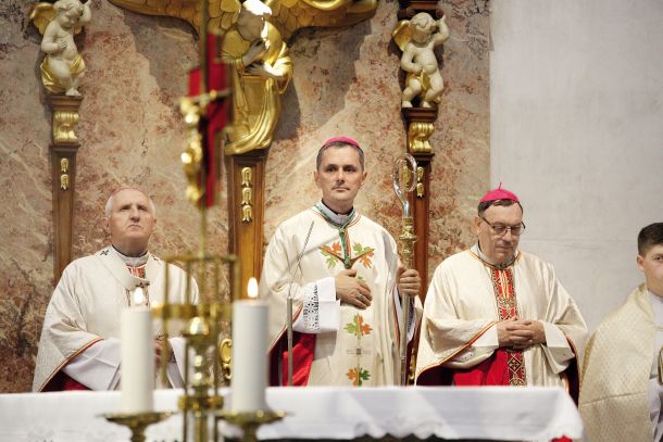 Kako želi slovenska katoliška cerkev ohraniti nadzor nad koncem življenja