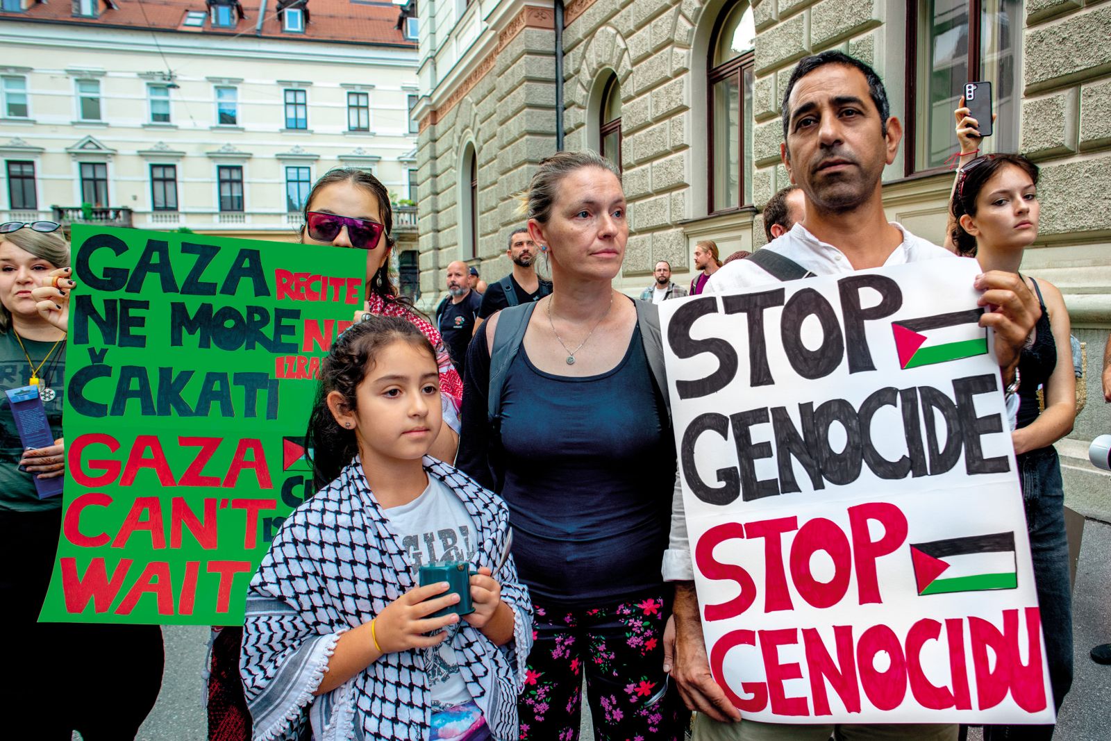 Kljub protestom in ogorčenju Izrael vztraja pri genocidni politiki. Za Palestince, civiliste, ženske, otroke, starce, ljudi, mu je vseeno.