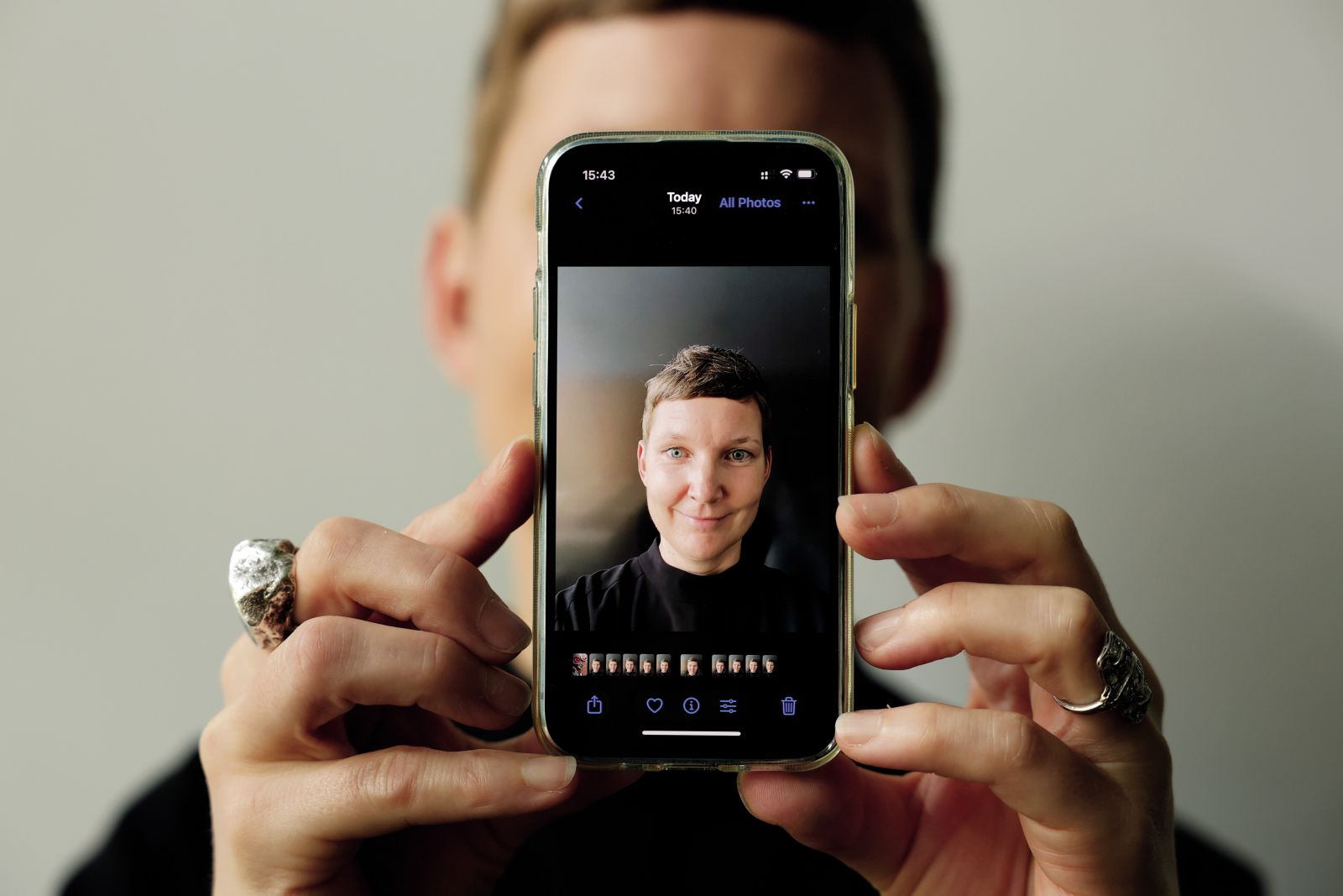 Katja Koren Ošljak, asistentka na katedri za medijske in komunikacijske študije na Fakulteti za družbene vede in ustanoviteljica zavoda za digitalno vzgojo Vsak.