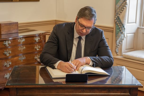 Vučić /  »Zdelo se vam bo, da smo se umaknili, a potem ...«